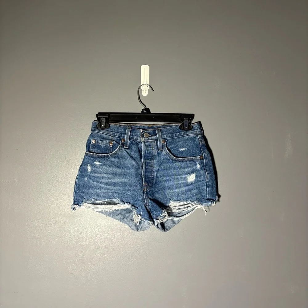 Levi’s 501 Premium Shorts Medium Wash Size 24